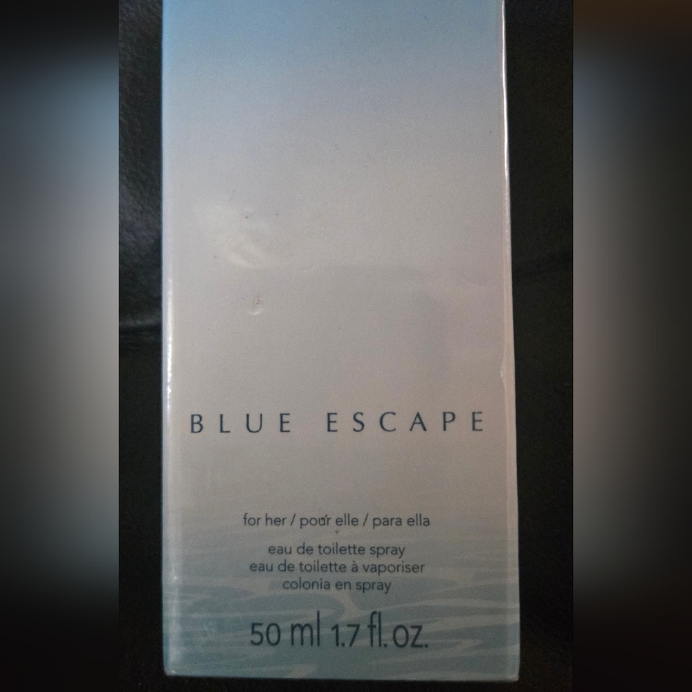 Avon Blue Escape Eau de Toilette 1.7floz - Picture 2 of 3